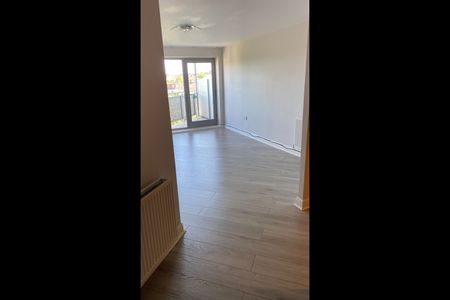 2 Bed Flat, London, N13 - Photo 2