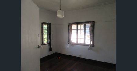 LOVELY LARGE ST LUCIA HOUSE NEAR UNIVERSITY, BUS, PARK AND CITYCAT - Photo 2