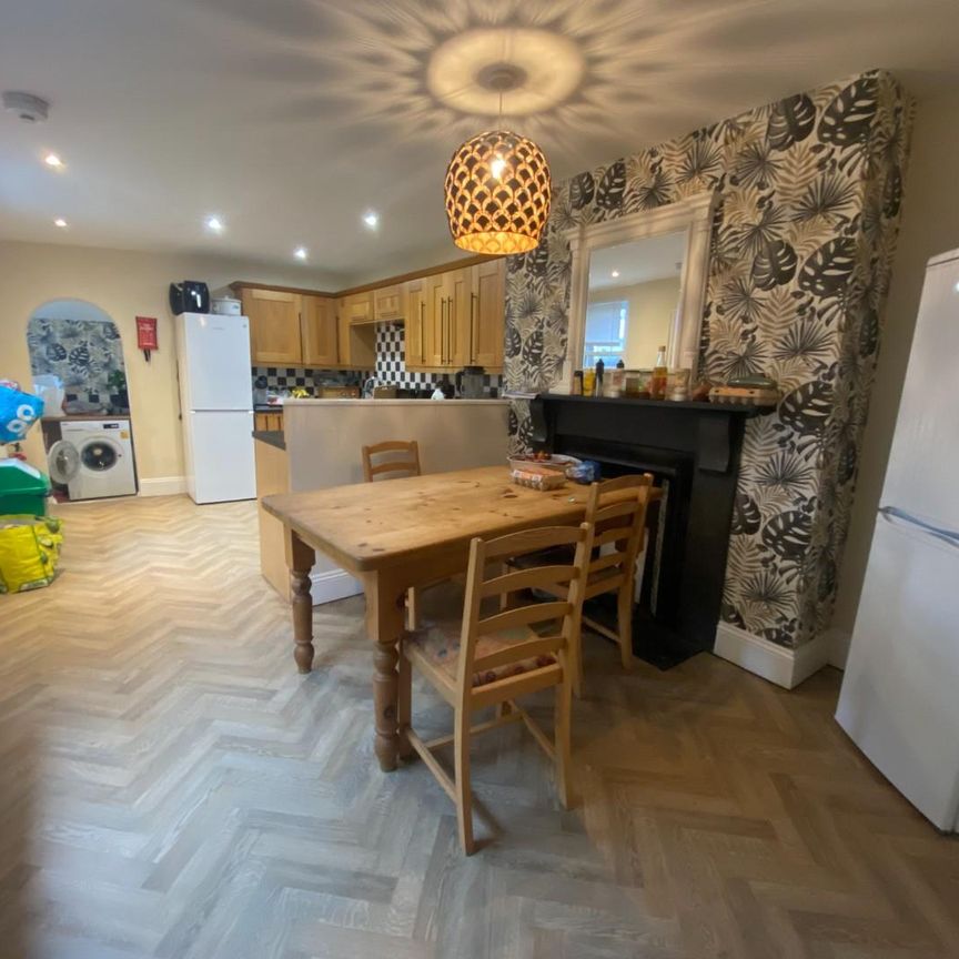 Greenbank Avenue, Plymouth - Photo 1