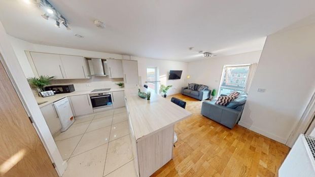 4 bedroom flat to rent - Photo 1