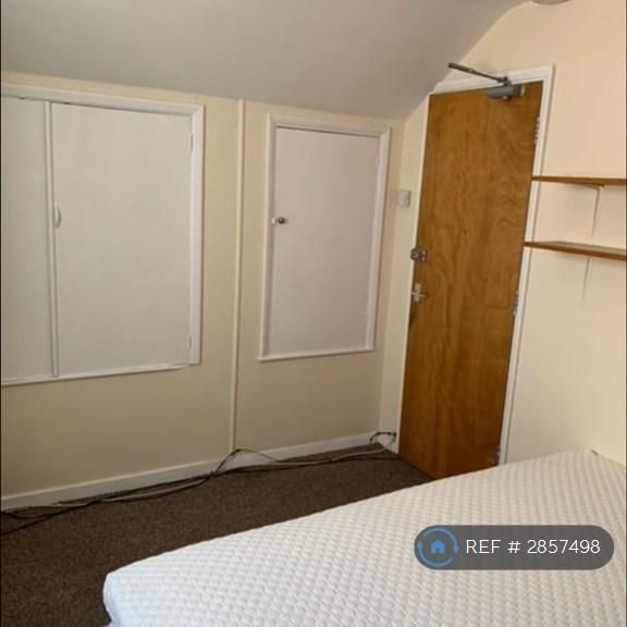 1 bedroom in a flat share to rent - Photo 1