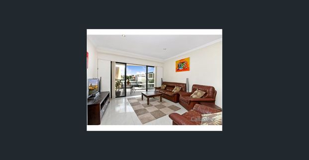 Contemporary 2 Bedroom Apartment with Parking - Photo 1