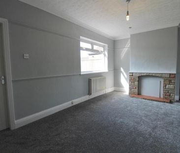 3 bedroom end of terrace house to rent - Photo 2