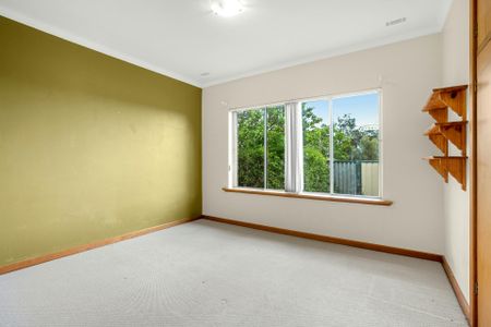 Relaxed Mandurah Living with Great Entertaining Space - Photo 5