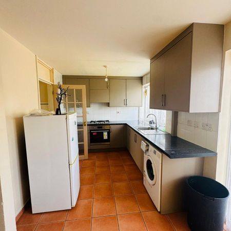 3 bedroom terraced house to rent - Photo 5