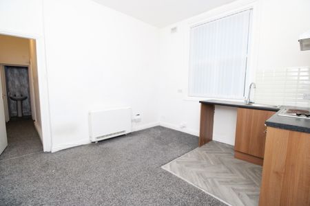 To Let 1 Bed Ground Floor Flat - Photo 2