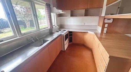 CLOSE TO CAMBRIDGE EAST SCHOOLS - Photo 2