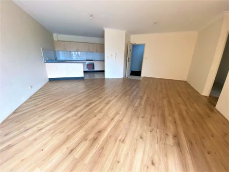 Spacious Two Bedroom Apartment - Photo 5