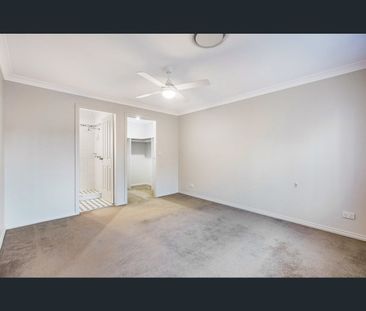 2/10 Wallumatta Road, Caringbah, NSW 2229 - Photo 2