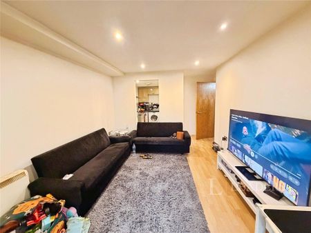 2 bedroom flat to rent - Photo 2