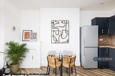 2 bedroom flat to rent - Photo 3