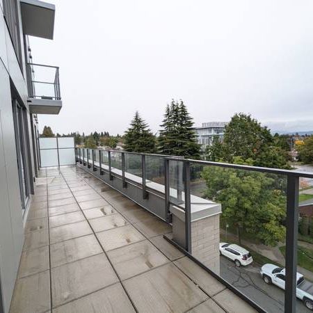 Oakridge Like-new 2 bed 2 bath 900sqft w/ 300 sf terrace - Photo 1