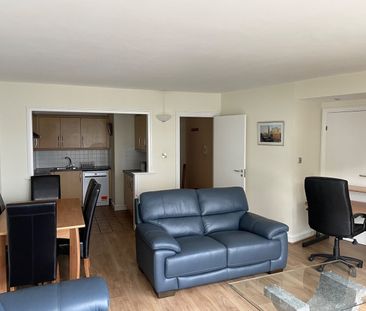 2 Bed Flat, Cascades Tower, E14 - Photo 2