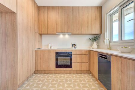 Stunning Renovated 2 Bedroom Apartment - Photo 5