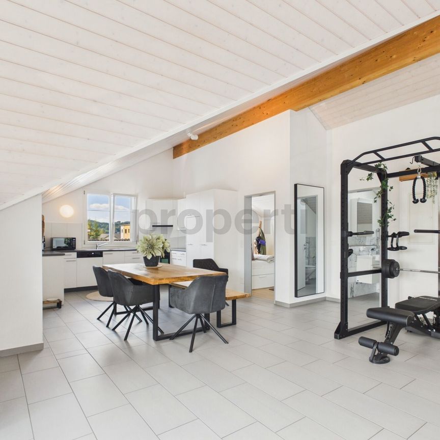 Alles inklusive: Dachwohnung mit Garage, 2 Parkplätzen und eigenem Waschturm - Foto 1