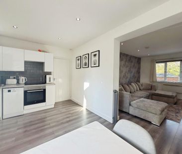 The Bungalows, The Warren, Stanford Le Hope, SS17 - Photo 6