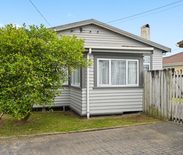 This well-presented home on Karaka Street offers warm, comfortable ... - Photo 2