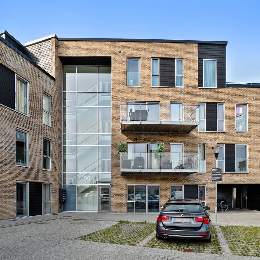 Rummelig 4-værelses lejlighed i Aalborg med gode faciliteter - Foto 1