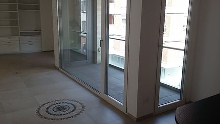 Lugano, via Maderno 23, grande appartamento 2.5 locali - Photo 2