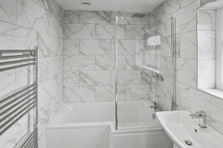 3 bedroom terraced house to rent - Photo 3