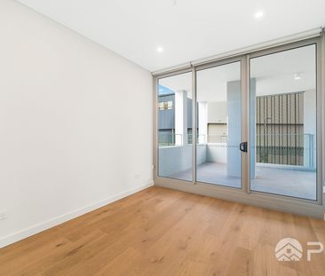 LUXURY, A MUST SEE 3 BEDROOM APARTMENT + STUDY - Photo 2