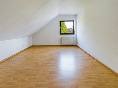 Gemütliche DG-Wohnung mit Balkon in ruhiger Lage - Foto 5