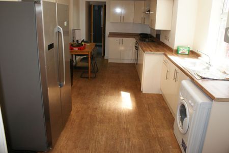 81 Storer Road - Huge Kitchen & No Deposit Loughborough - Photo 2