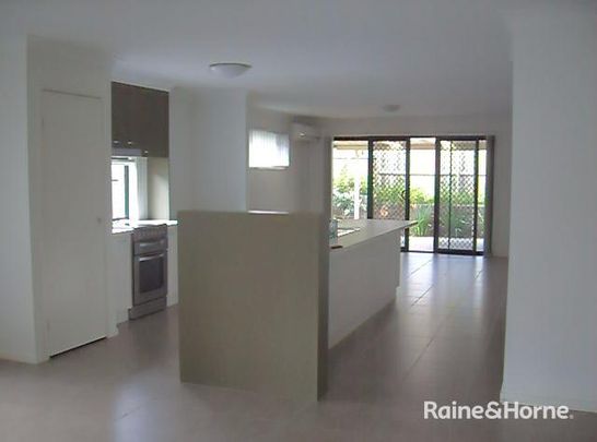 43 Lakes Entrance Drive, Springfield Lakes QLD 4300 - House For Rent - $560 | Domain - Photo 1