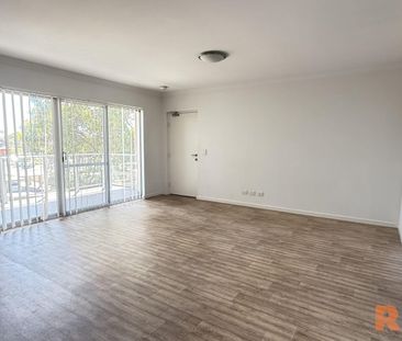 Stylish & Low-Maintenance 2-Bedroom Apartment - Photo 3