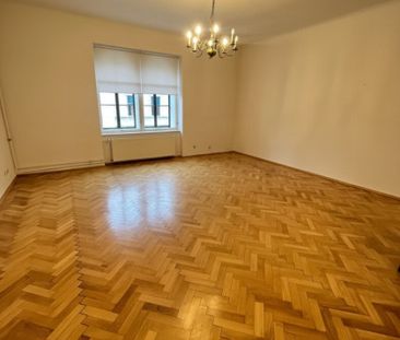 Nähe KF-UNI ! Sehr geschmackvolle helle Zweieinhalbzimmerwohnung id... - Photo 1