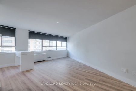 270 Queens Quay W #2306 - Photo 2