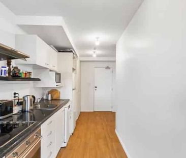 Spacious One-Bedroom Apartment in Secure Gated Community - Photo 2