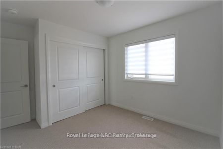 Townhouse For Lease | X8128870 - Photo 2