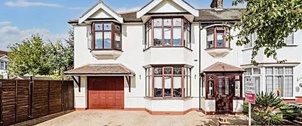 5 bedroom end of terrace house to rent - Photo 1