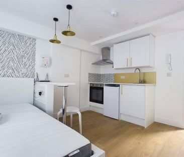 Studio to rent - Photo 1