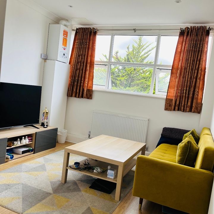 2 Bed Flat, Biscot Road, LU3 - Photo 1