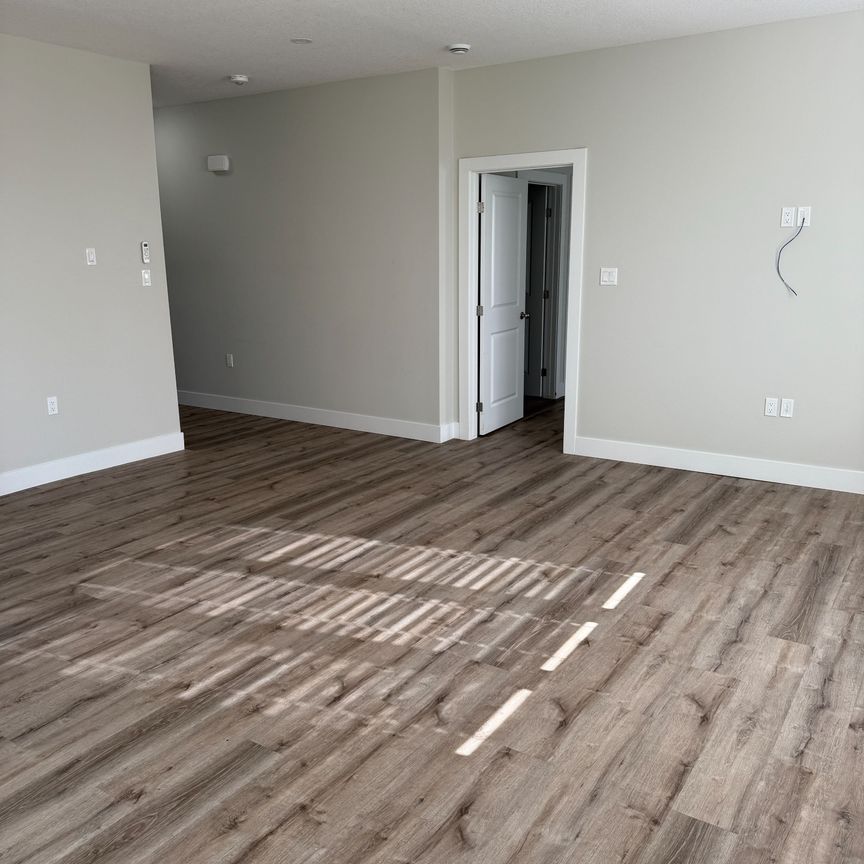 For Lease - 282 MAIN Street Unit# 9, Southwest Middlesex, Ontario - Photo 1