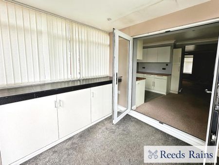 2 bedroom end of terrace house to rent - Photo 2