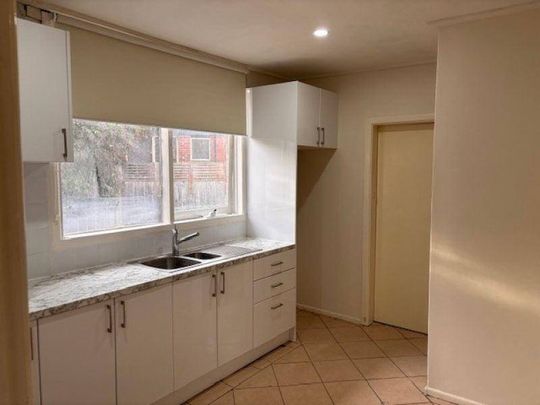 Pet Friendly - Near public Transport - Photo 1