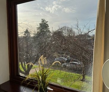 1 Bed Flat, Tippett Rise, RG2 - Photo 2