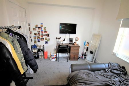 5 bedroom terraced house to rent - Photo 5