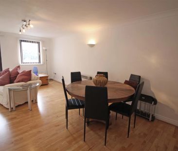 3 Bedroom Flat - First Floor - Photo 4