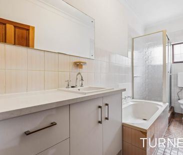 Spacious Character Family Home - Photo 3