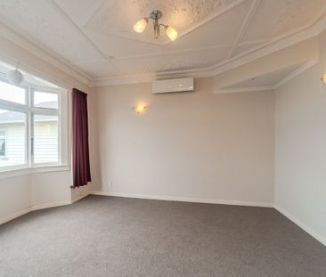 Three Bedroom Flat with a Fantastic View - Photo 2