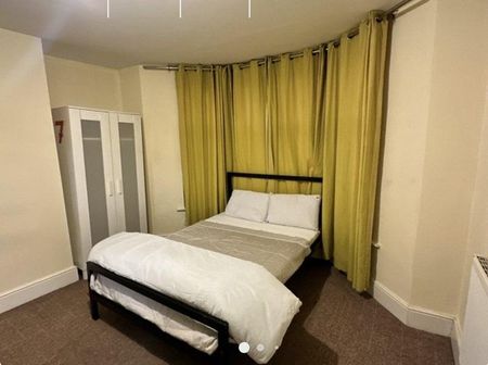 Studio to rent - Photo 3