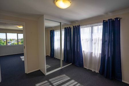 Beautifully Renovated Family Home in Sought-After Merewether Heights - Photo 5