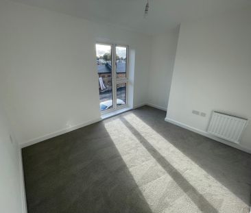 Flatts Close, Bristol, Stoke Gifford - Photo 4