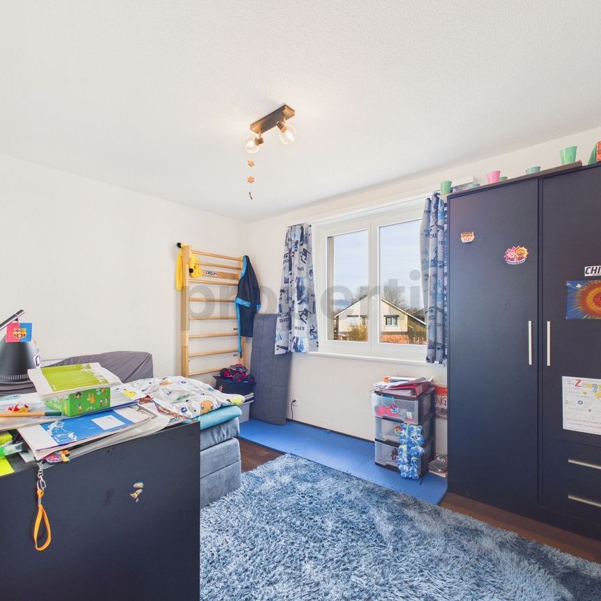 Family-friendly living with garden & fireplace 4.5 rooms in Hombrechtikon - Photo 1