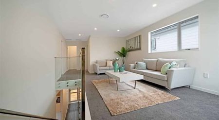 4 bedrooms, 3 Bathroom in Blockhouse Bay - Photo 2