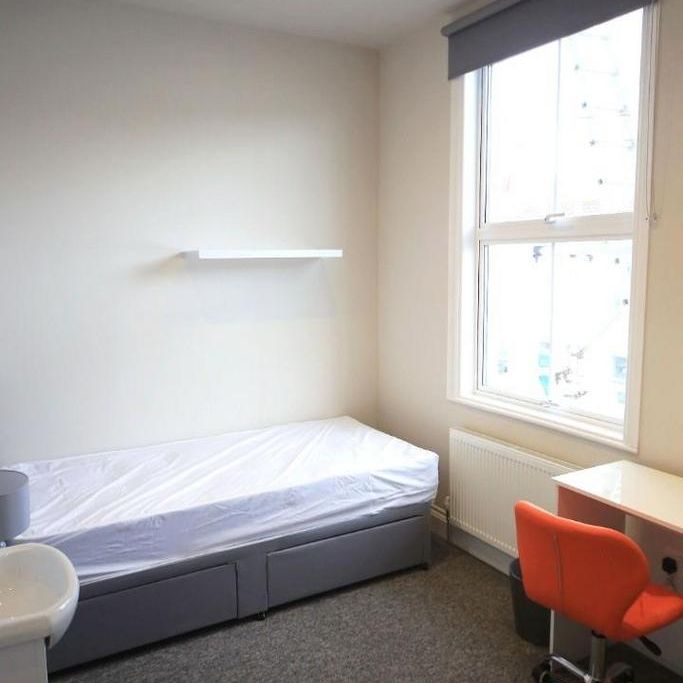 5 bedroom terraced house to rent - Photo 1